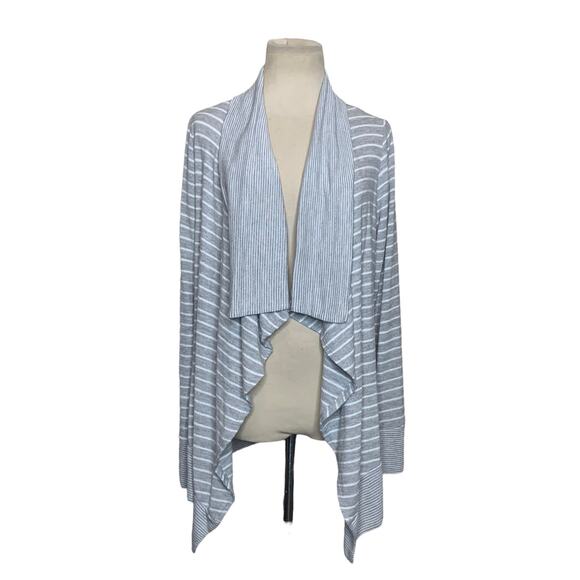 Romeo & Juliet gray striped long sleeves open front cardigan size M - Picture 8 of 9